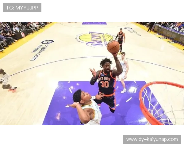 兰德尔顶着对抗完成上篮,尼克斯找到感觉 兰德尔顶着对抗完成上篮,尼克斯找到感觉